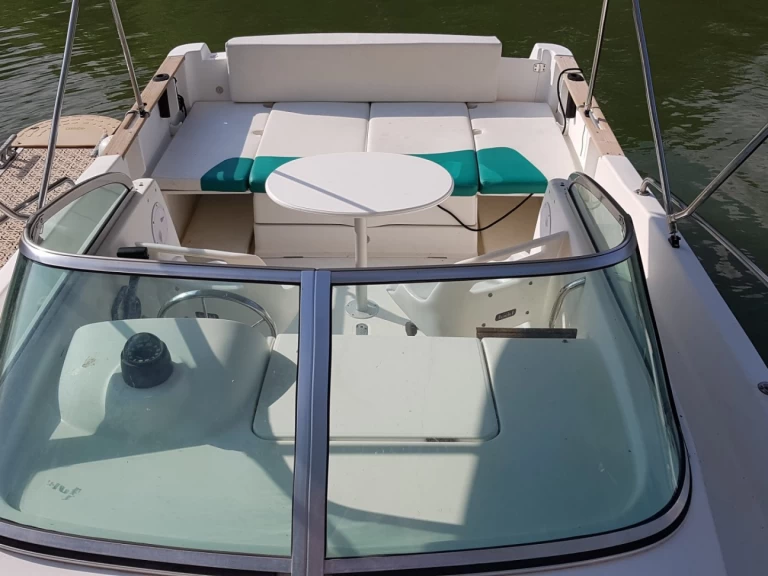 Louer Bateau à moteur avec ou sans skipper Jeanneau à Mâcon