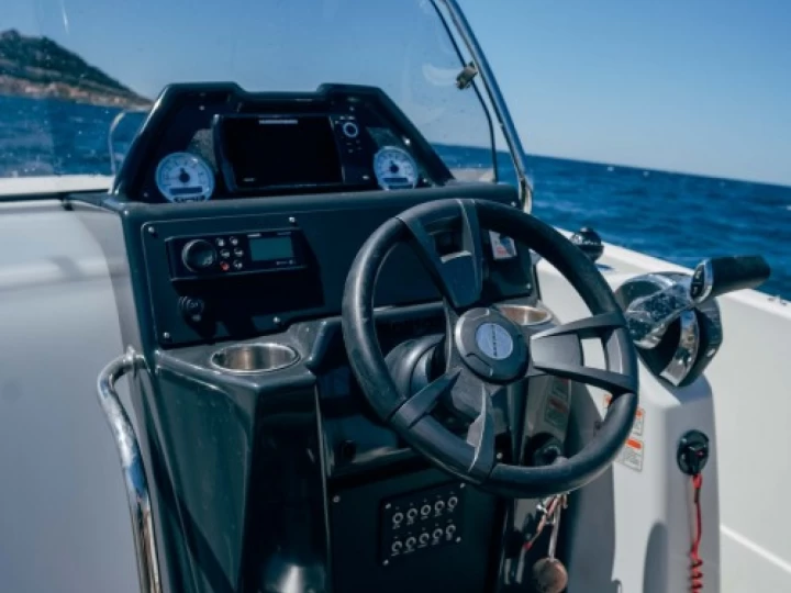 Location bateau Quicksilver Activ 755 Open à Marseille sur Samboat