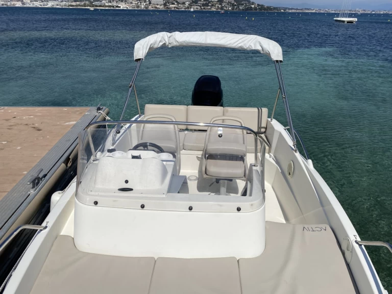 Location à Port Camille Rayon - Quicksilver Activ 605 Sundeck sur SamBoat