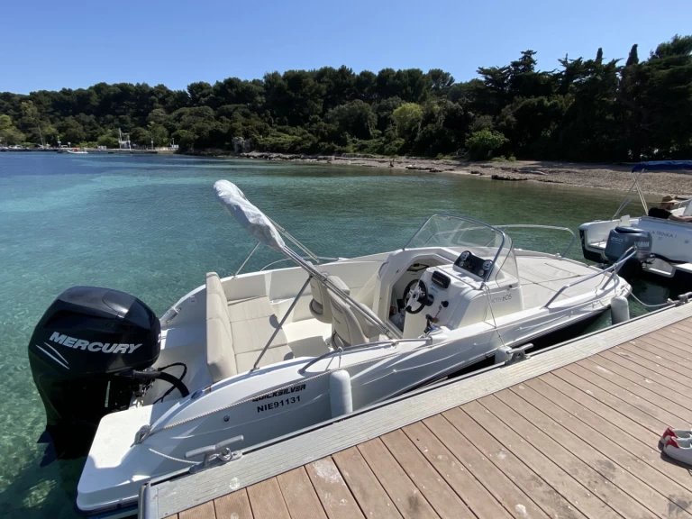 Louez un Quicksilver Activ 605 Sundeck à Port Camille Rayon
