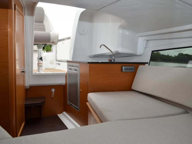 Location bateau Jeanneau Cap Camarat 7.5 WA à Hyères sur Samboat