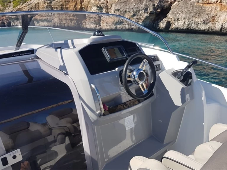 Louer Bateau à moteur avec ou sans skipper Jeanneau à Hyères