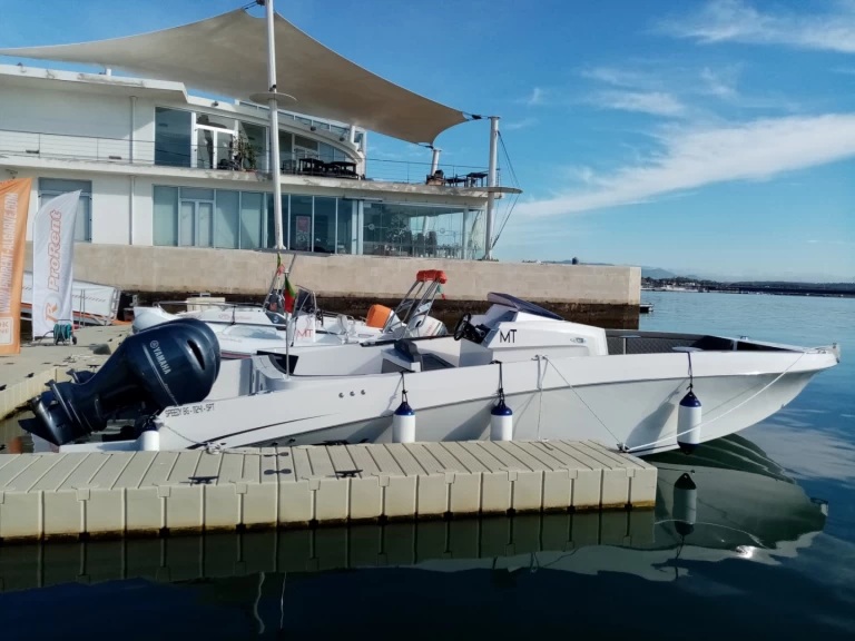 Location bateau Pacific Craft Pacific Craft 27 RX à Portimão sur Samboat