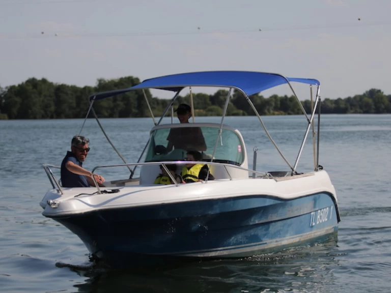 Louer Bateau à moteur avec ou sans skipper Quicksilver à Mâcon