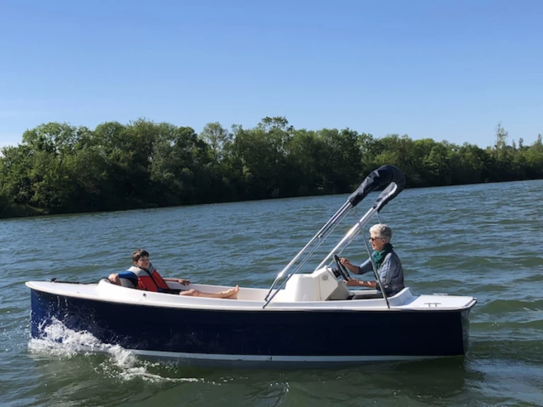 Bateau à moteur à louer à Mâcon au meilleur prix