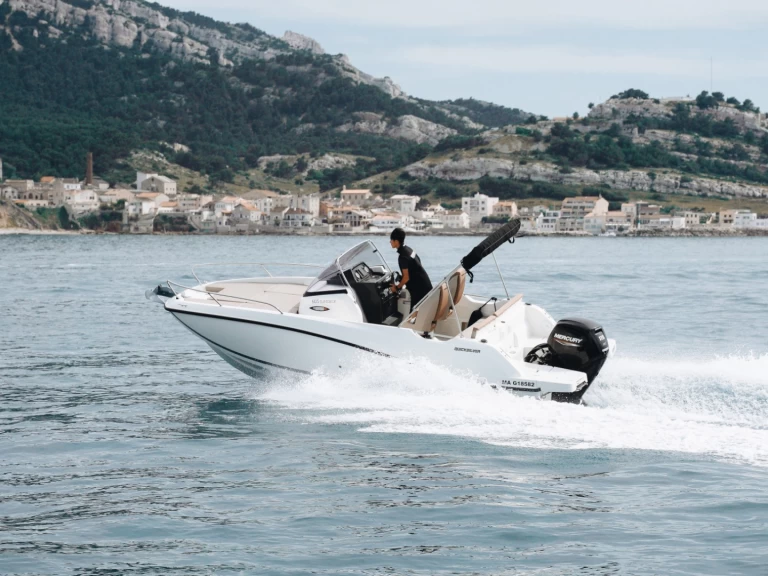 Location Bateau à moteur Quicksilver avec permis