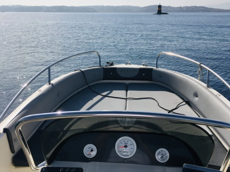Location Bateau à moteur Eolo avec permis