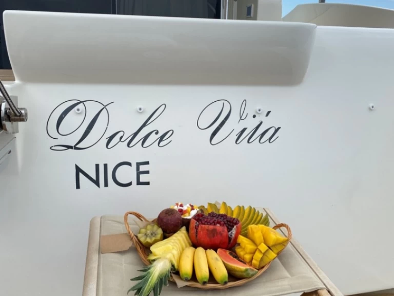 Louer Bateau à moteur avec ou sans skipper Azimut à Mandelieu-la-Napoule