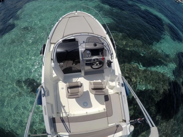 Location bateau Mandelieu-la-Napoule pas cher Cap Camarat 6.5 CC Style