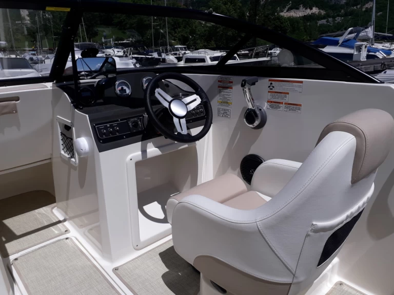 Bateau à moteur à louer à Chindrieux au meilleur prix