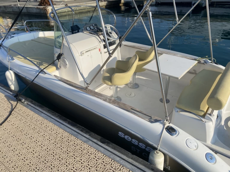 Bateau à moteur à louer à Fréjus au meilleur prix