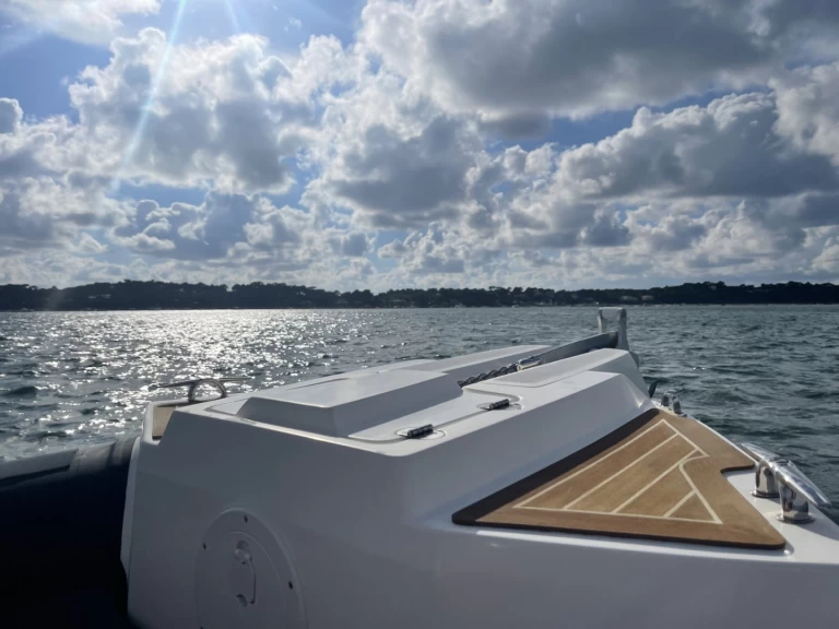 Louer Semi-rigide avec ou sans skipper Capelli à Grand Piquey