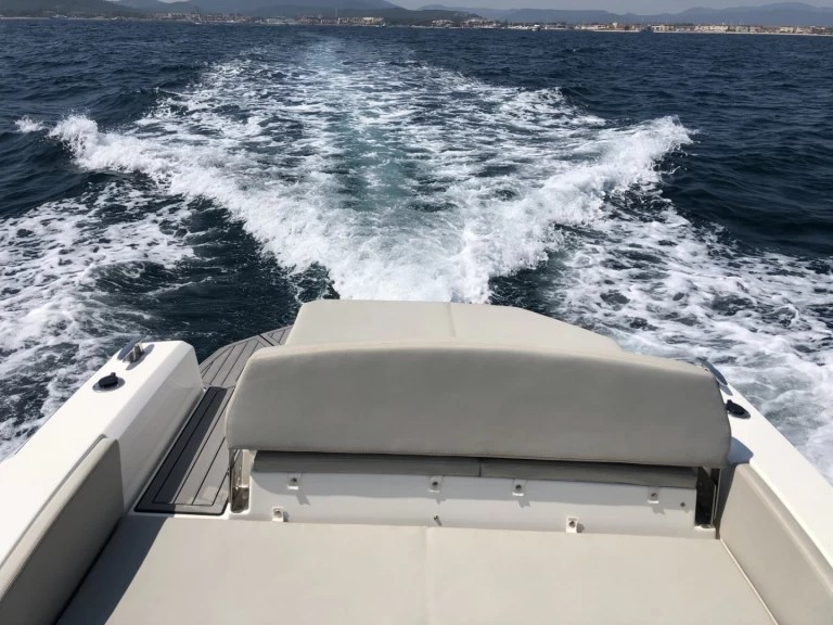 Louer Semi-rigide avec ou sans skipper Marlin Boat à Port Grimaud