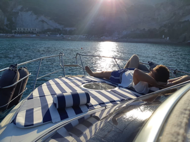 Louer Bateau à moteur avec ou sans skipper Cranchi à Porto Badino