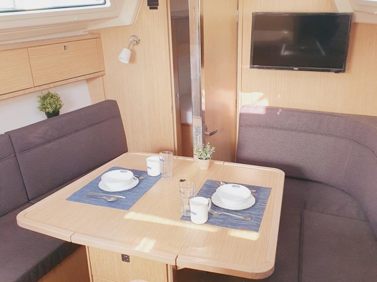 Louez un Bavaria Cruiser 34 à Pula