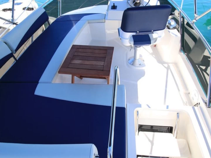 Louez un Delphia Platinum 989 Fly à Kukljica