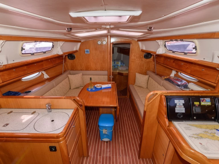 Louez un Bavaria Bavaria 33 Cruiser à Trogir