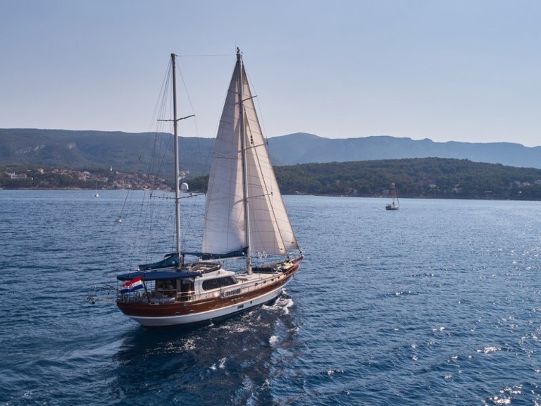 Louez un Lotus Lotus  à Split