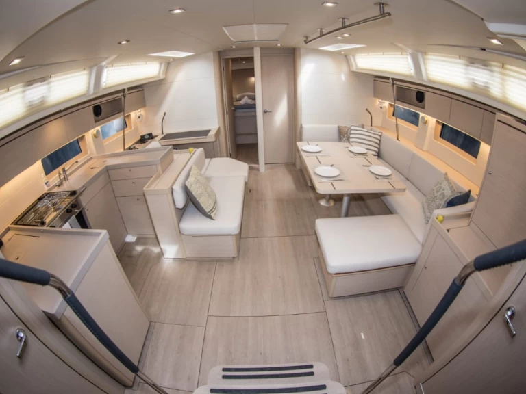 Bénéteau Oceanis 51.1 a louer à Álimos