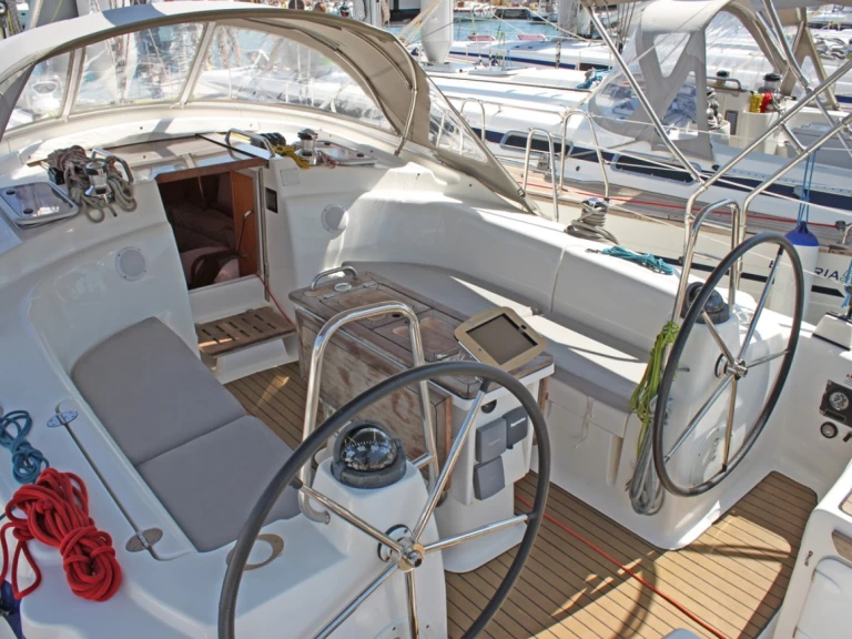 Location bateau Bavaria Bavaria 42 Cruiser à Lávrio sur Samboat