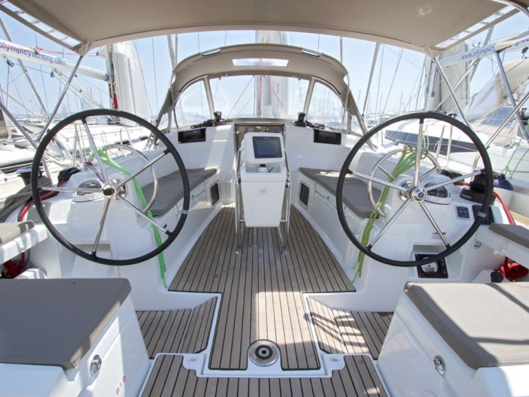Jeanneau Sun Odyssey 419 a louer à Lávrio