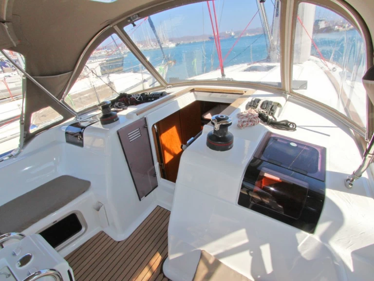 Location à Lávrio - Jeanneau Sun Odyssey 449 sur SamBoat