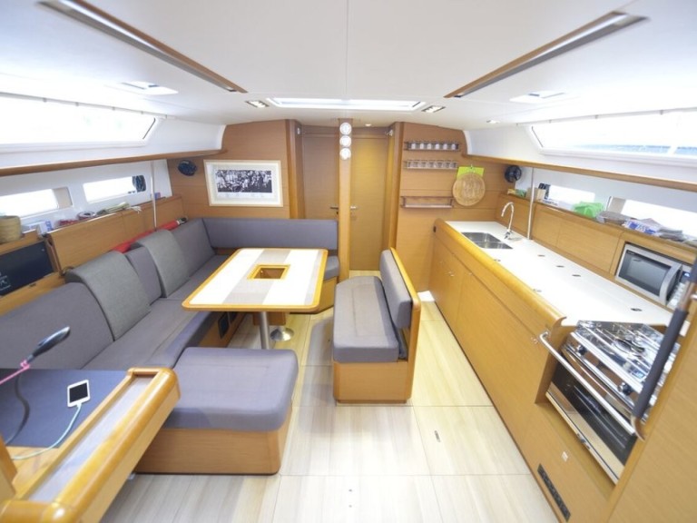 Louer Voilier avec ou sans skipper Jeanneau à Cecina