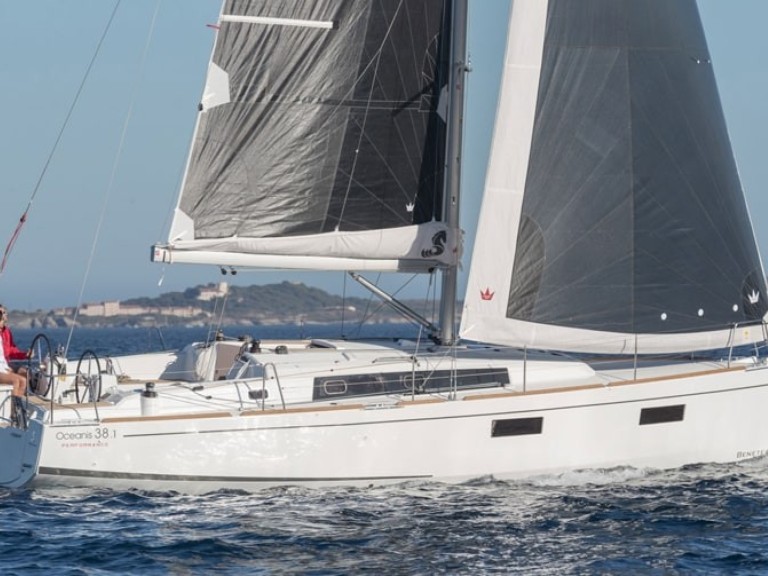 Location à Pula - Bénéteau Oceanis 38.1 sur SamBoat
