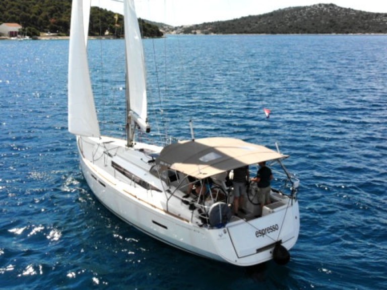 Louer Voilier avec ou sans skipper Jeanneau à Rogoznica