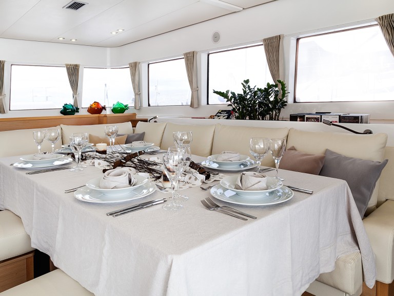 Location bateau Lagoon Lagoon 620 à Álimos sur Samboat