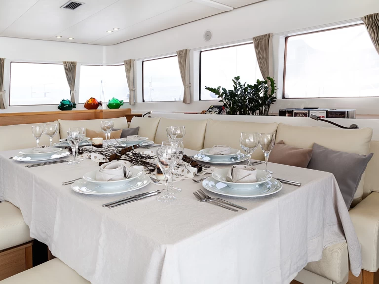 Location bateau Lagoon Lagoon 620 à Álimos sur Samboat