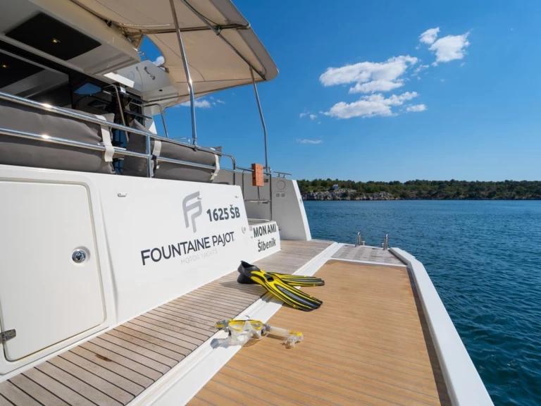 Bateau à moteur à louer à Sibenik au meilleur prix