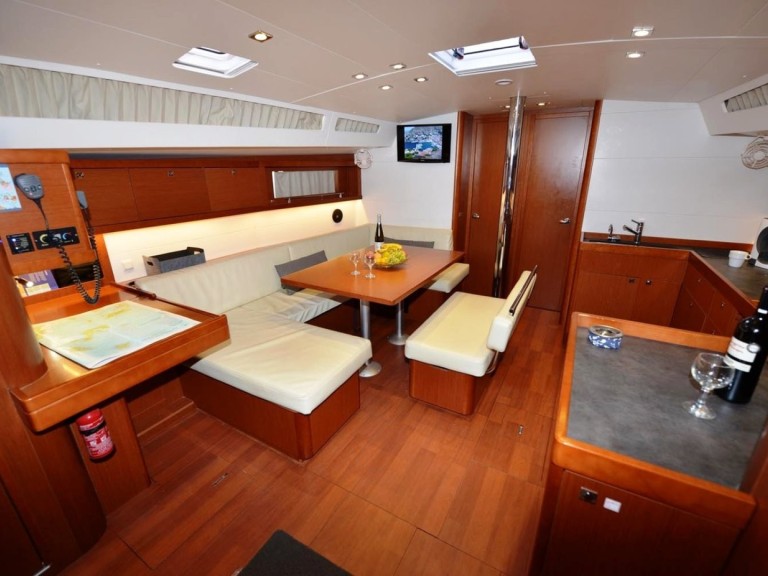 Bénéteau Oceanis 48 a louer à Lávrio