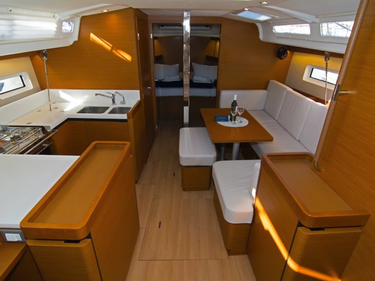 Location bateau Jeanneau Sun Odyssey 440 à Split sur Samboat