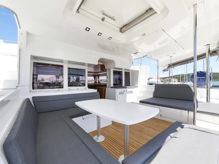 Location bateau Pirovac pas cher Lagoon 450