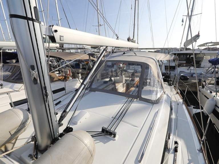 Location bateau Bénéteau Oceanis 38.1 à Biograd na Moru sur Samboat