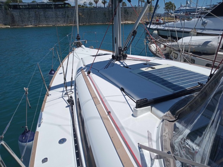 Louer Voilier avec ou sans skipper Jeanneau à Álimos