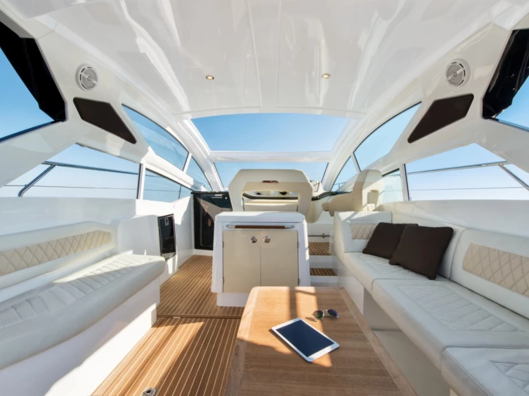 Bateau à moteur à louer à Ajaccio au meilleur prix