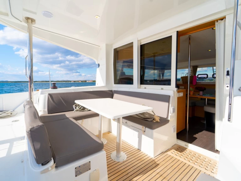 Bateau à moteur à louer à Sibenik au meilleur prix