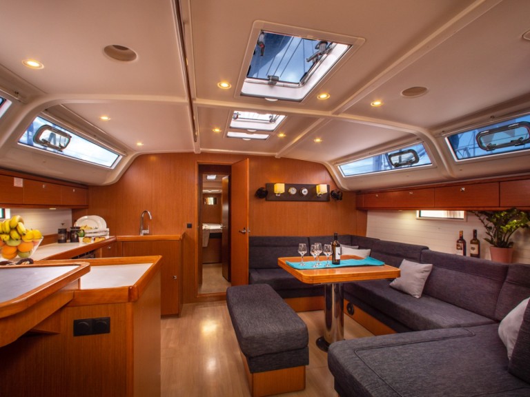 Louer Voilier avec ou sans skipper Bavaria à Álimos