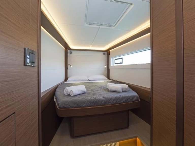 Louer Catamaran avec ou sans skipper Lagoon à Álimos