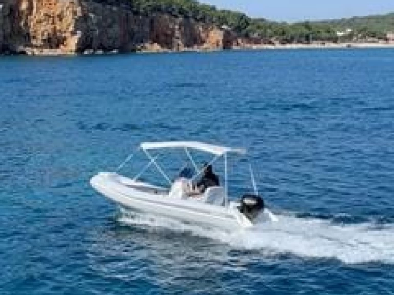 Louer Semi-rigide avec ou sans skipper Grand Boats à Sant Antoni de Portmany