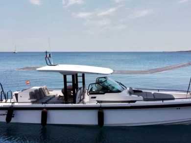 Wynajem Motorówka Axopar z patentem 