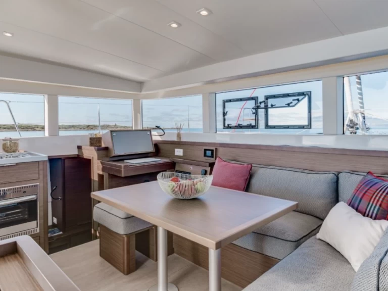 Location bateau Raiatea pas cher Lagoon 40