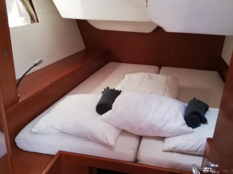 Location à Bormes-les-Mimosas - Bénéteau Oceanis 48 sur SamBoat