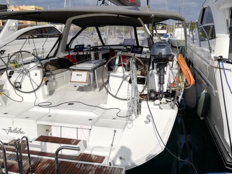 Louez un Bénéteau Oceanis 48 à Bormes-les-Mimosas