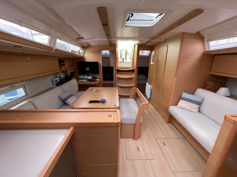 Location bateau Port-Camargue pas cher Dufour 430