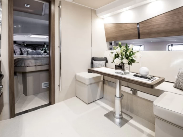 Location bateau Azimut Atlantis 44 à Sorrento sur Samboat