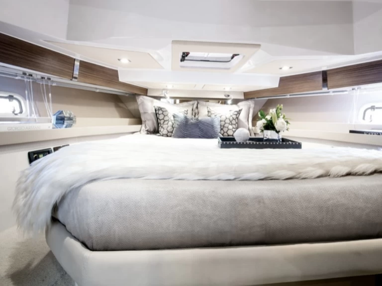 Louer Bateau à moteur avec ou sans skipper Azimut à Sorrento