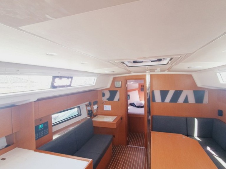 Location bateau Pula pas cher Bavaria C42